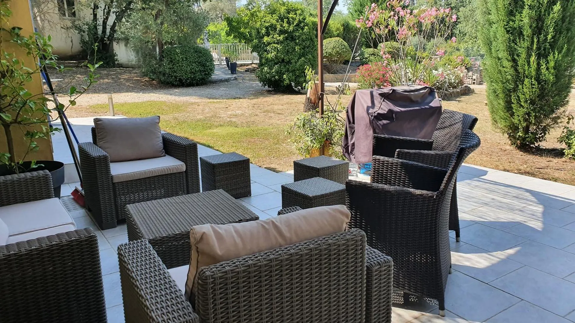 Villa Grande Piscine 5000M² 5 Chambres, Paisible Nature Peynier